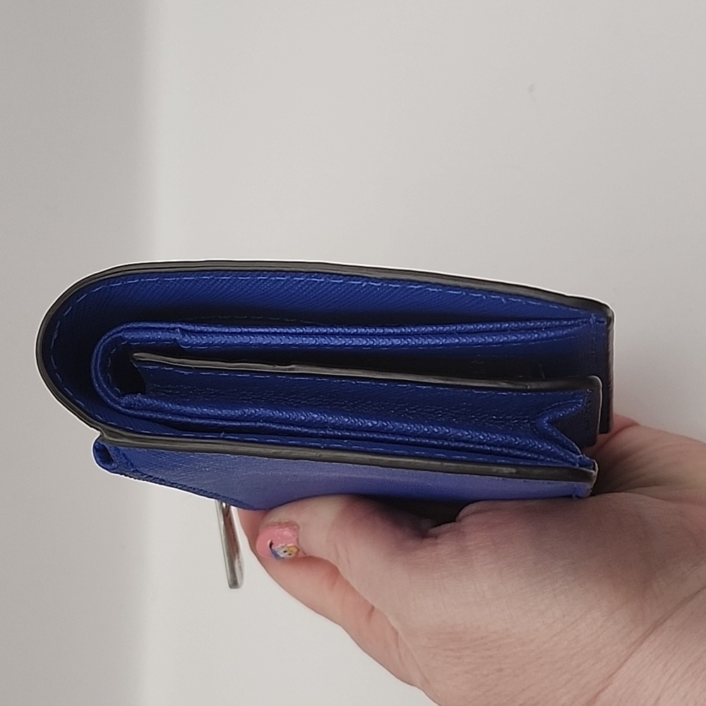 Michael Kors Bifold w/ Coin Zip Pocket Blue Silver Hardware - Picture 4 of 17